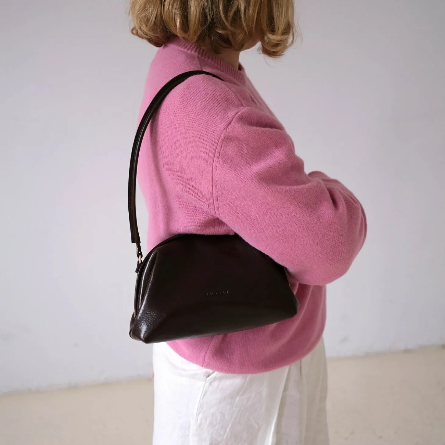 Hug Bag Torebka L, Ciemny Braz